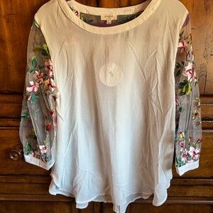 Umgee White Blouse with Elegant Design